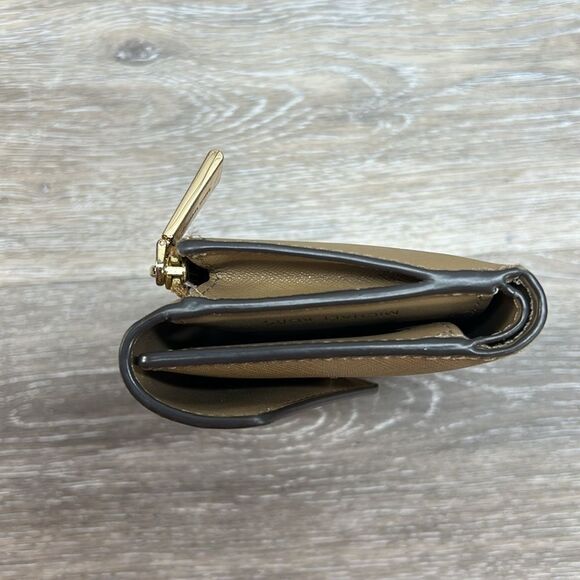 1008-18 Michael kors wallet - Picture 5 of 10
